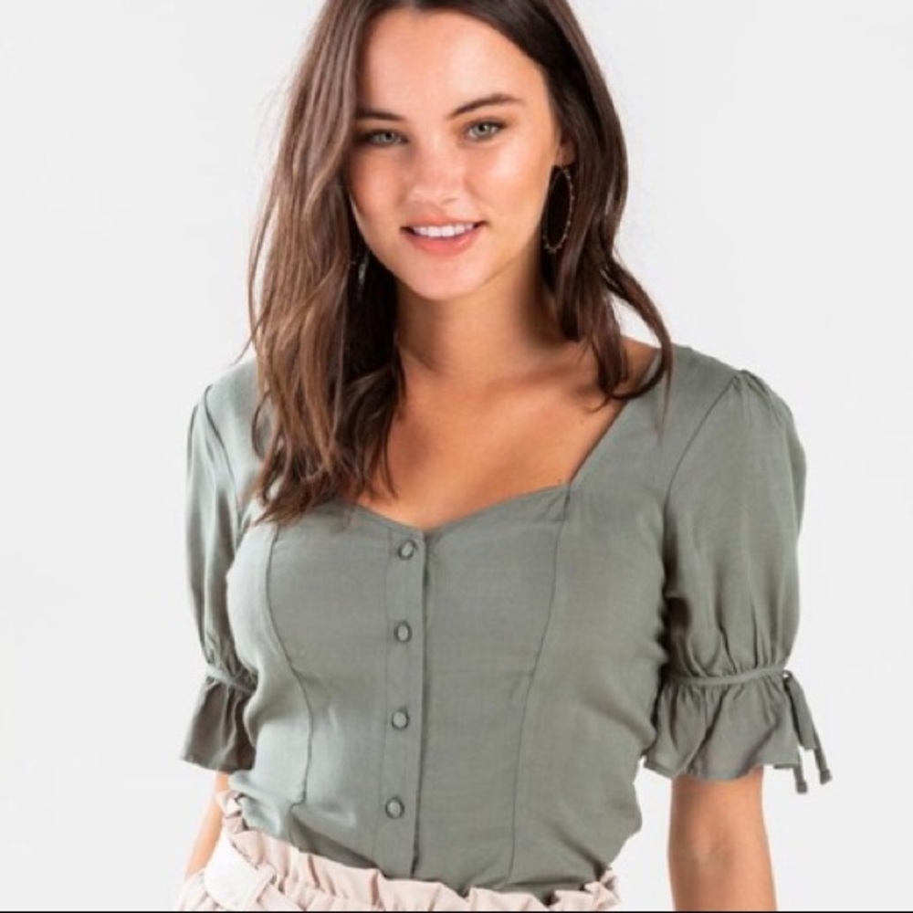 Francesca’s Delorra Sweetheart Button Front Blouse